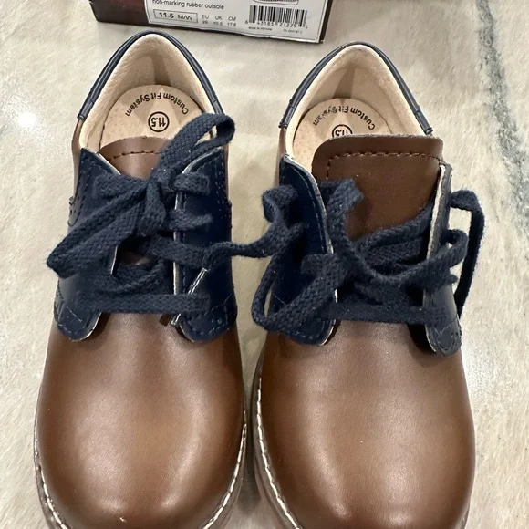 FootMates Tan and Navy Dress Shoes for Kids - Picture 4 of 4